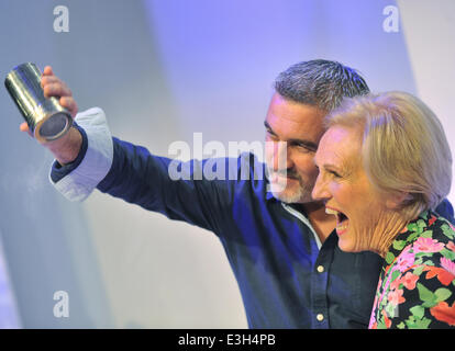 BBC Good Food Show apertura photocall tenutosi presso l'Olympia. Dotato di: Paul Hollywood,Maria Berry dove: London Regno Unito quando: 15 Nov 2013 Foto Stock