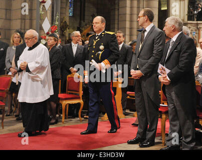 Monaco Giornata nazionale 2013 - Celebrazione della Santa Messa presso la cattedrale di Notre-dame Immaculee dotate: il Principe Alberto II di Monaco dove: Monaco, Monaco quando: 19 Nov 2013 Foto Stock