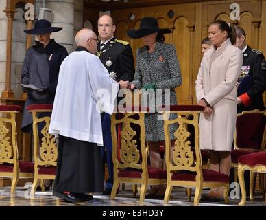 Monaco Giornata nazionale 2013 - Celebrazione della Santa Messa presso la cattedrale di Notre-dame Immaculee dotate: il Principe Alberto II di Monaco,Principesse Charlene,Stephanie di Monaco,la principessa Carolina di Hannover dove: Monaco, Monaco quando: 19 Nov 2013 Foto Stock