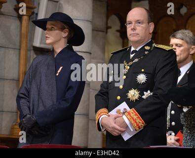 Monaco Giornata nazionale 2013 - Celebrazione della Santa Messa presso la cattedrale di Notre-dame Immaculee dotate: il Principe Alberto II di Monaco,la principessa Charlene di Monaco dove: Monaco, Monaco quando: 19 Nov 2013 Foto Stock