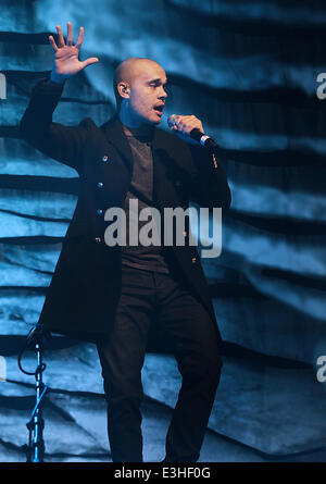 5ive eseguendo in concerto a Liverpool Echo Arena offre: Sean Conlon dove: Liverpool, Regno Unito quando: 19 Nov 2013 Foto Stock