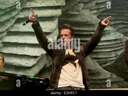 5ive eseguendo in concerto a Liverpool Echo Arena offre: Ritchie Neville dove: Liverpool, Regno Unito quando: 19 Nov 2013 Foto Stock