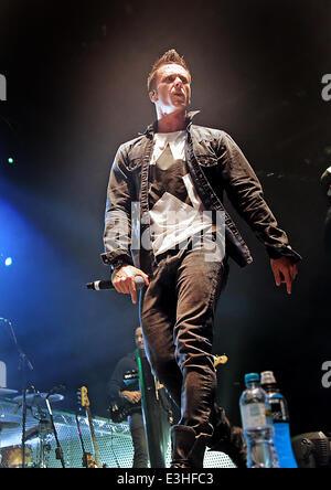 5ive eseguendo in concerto a Liverpool Echo Arena offre: Ritchie Neville dove: Liverpool, Regno Unito quando: 19 Nov 2013 Foto Stock