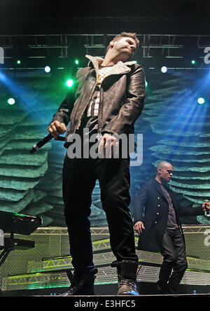 5ive eseguendo in concerto a Liverpool Echo Arena offre: Scott Robinson dove: Liverpool, Regno Unito quando: 19 Nov 2013 Foto Stock