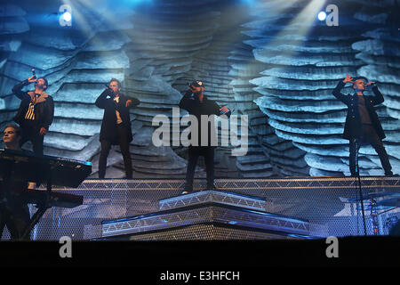 5ive eseguendo in concerto a Liverpool Echo Arena offre: 5ive dove: Liverpool, Regno Unito quando: 19 Nov 2013 Foto Stock