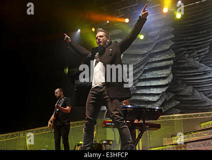 5ive eseguendo in concerto a Liverpool Echo Arena offre: Ritchie Neville dove: Liverpool, Regno Unito quando: 19 Nov 2013 Foto Stock