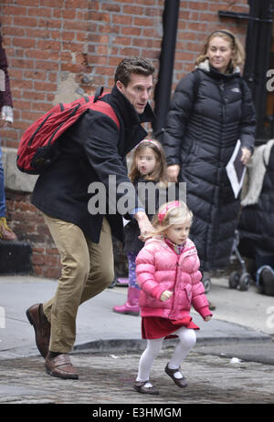 Jason ben luppolata preleva la figlia di Bryn dalla scuola a Manhattan con: Jason ben luppolata,Bryn ben luppolata dove: New York City, Stati Uniti quando: 21 Nov 2013 Foto Stock