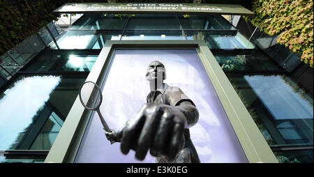 FRED PERRY statua i campionati di Wimbledon 20 All England Tennis Club Wimbledon Londra Inghilterra 24 Giugno 2014 Foto Stock