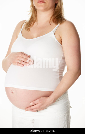Close up Studio Ritratto Di Donna Incinta bianco da indossare Foto Stock