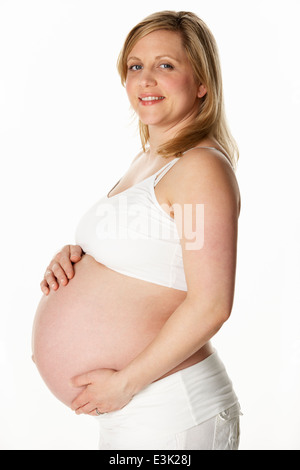 Studio Ritratto Di Donna Incinta bianco da indossare Foto Stock