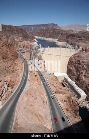 Hoover Dam Situato nel Black Canyon del Fiume Colorado tra Arizona e Nevada linea di confine USA, aprile 2014 Foto Stock