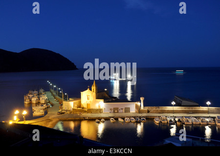 Isola di Lipari, Isole Eolie, Marina Corta Harbour, Messina, Sicilia, Italia Foto Stock