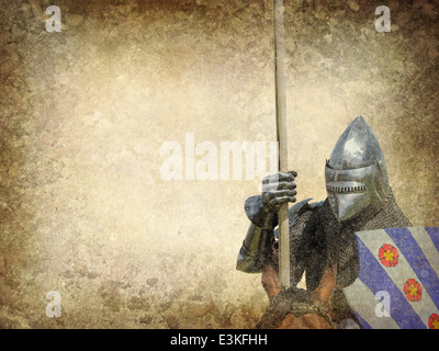 Il cavaliere corazzato su warhorse - retro cartolina Foto Stock