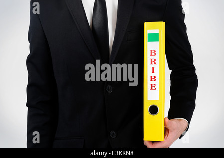 Business man holding dossier con sapone Foto Stock