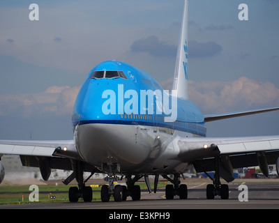 PH-BFG Boeing 747-406 KLM Royal Dutch Airlines in rullaggio a Schiphol (AMS - EHAM), Paesi Bassi, 18maggio2014, PIC-2 Foto Stock