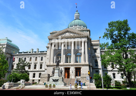 INDIANAPOLIS - 16 giugno: l'Indiana Statehouse, mostrato qui a giugno 16, 2014, ospita tutti i tre rami del governo dello stato. Foto Stock