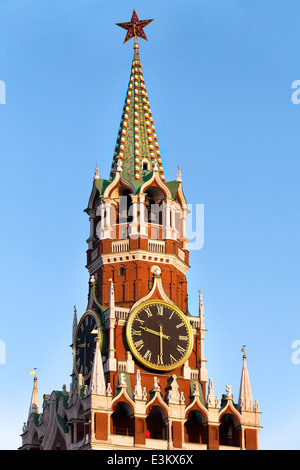 Il Cremlino di Mosca orologio rintocchi della torre Spasskaya, Russia Foto Stock