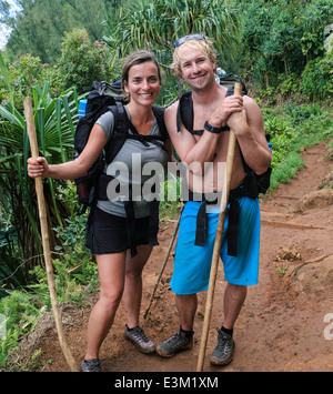 Backpackers sul Kalalau Trail a Kauai Foto Stock