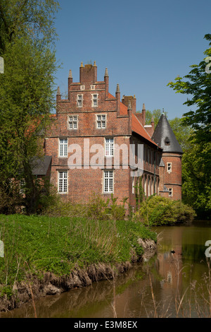 Wasserschloss Herten moated castle, Herten, distretto della Ruhr, Renania settentrionale-Vestfalia, Germania, Europa Foto Stock