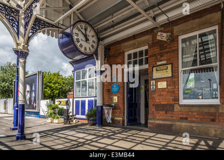 Vittoriano originale stazione ferroviaria a buffet bar alla stazione di Cardiff. Foto Stock