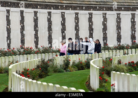 Tyne Cot WWI Cimitero ( 3587 sepolture), e Memorial (34949 nomi del mancante) a Passchendaele,vicino a Ypres,lebbroso,Belgio. Foto Stock