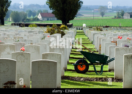 Tyne Cot WWI Cimitero ( 3587 sepolture), e Memorial (34949 nomi del mancante) a Passchendaele,vicino a Ypres,lebbroso,Belgio. Foto Stock