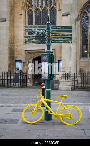Tour de France York Yorkshire 2014 giallo bicicletta Foto Stock