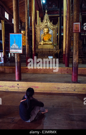 Nga Phe Kyaung monastero sul Lago Inle, Myanmar, Asia Foto Stock