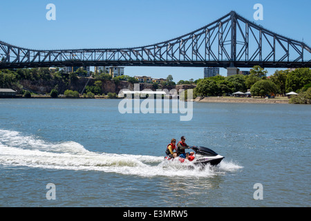 Brisbane Australia,Brisbane River,Story Bridge,wave runner,jet ski,uomo uomo maschio,equitazione,passeggeri motociclisti,AU140316013 Foto Stock