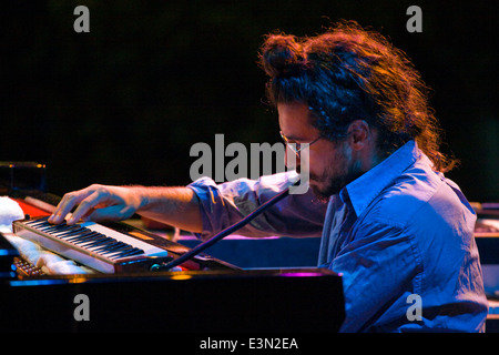 Pianoforte giocatore per la ESPERANZA SPALDING al 2009 MONTEREY JAZZ FESTIVAL - California Foto Stock