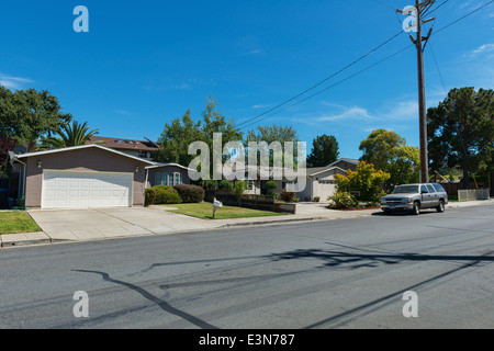 Una strada tranquilla in Atherton, California Foto Stock