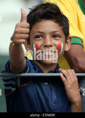 Fortaleza Brasile. Il 24 giugno 2014. Costa d'Avorio la ventola del tifo prima di un gruppo C match tra la Grecia e la Costa d'Avorio del 2014 FIFA World Cup al Estadio Castelao Stadium di Fortaleza, Brasile, 24 giugno 2014. © Cao può/Xinhua/Alamy Live News Foto Stock