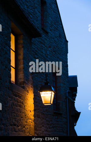 Lanterna a parete sul Mont Saint Michel abbey, Francia Foto Stock