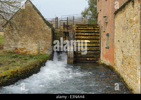 Il Vecchio Mulino a Lower Slaughter, parte delle stragi con Upper Slaughter, in Cotswolds, Gloucestershire, England, Regno Unito Foto Stock