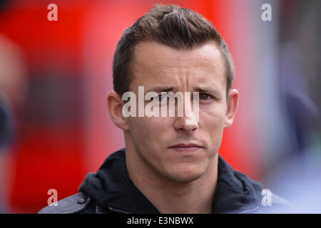 Spielberg, Austria. Il 21 giugno, 2014. Austriaco ex driver di Formula Uno Christian Klien ha una chat nel paddock di Red Bull Ring race track in Spielberg, Austria, 21 giugno 2014. Il 2014 FORMULA ONE Grand Prix dell'Austria avrà luogo il 22 giugno. Foto: David Ebener/dpa - nessun filo SERVICE -/dpa/Alamy Live News Foto Stock