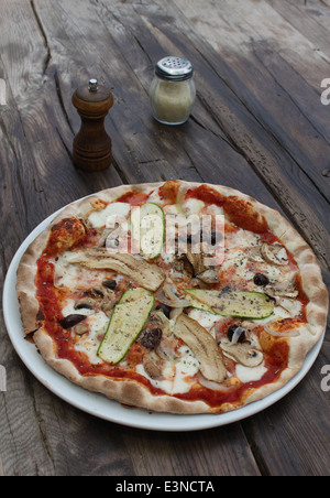 Rustico pizza vegetariana Foto Stock