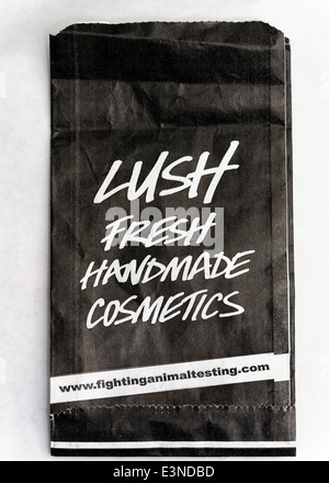 Lussureggiante freschi prodotti cosmetici artigianali sacchetto di carta England Regno Unito Foto Stock