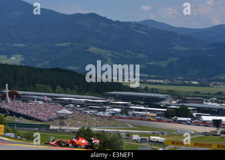 Spielberg, Austria. Il 22 giugno, 2014. Spagnolo di Formula Uno Pilota Fernando Alonso della Ferrari manzi la sua vettura durante il 2014 FORMULA ONE Grand Prix dell'Austria al Red Bull Ring race track in Spielberg, Austria, 22 giugno 2014. Foto: David Ebener/dpa/Alamy Live News Foto Stock