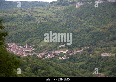 Villaggio Haute-Pierre Mouthier nelle Gorges de Nouailles, Franche Comté, Doubs, Francia Foto Stock