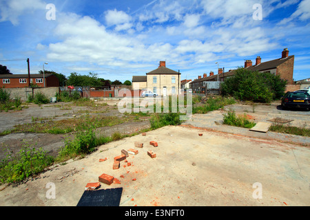 Brown field siti. Questo è all'angolo di Convamore Rd e Ladysmith Rd Grimsby, Lincolnshire UK. Foto Stock