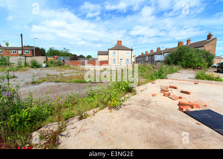 Brown field siti. Questo è all'angolo di Convamore Rd e Ladysmith Rd Grimsby, Lincolnshire UK. Foto Stock