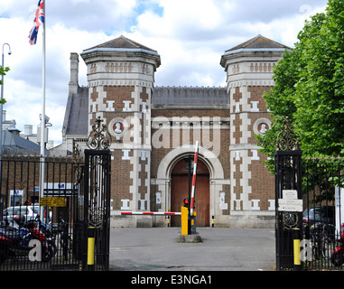 La sua prigione Majestys Assenzio frega a East Acton nel quartiere londinese di Hammersmith e Fulham Foto Stock