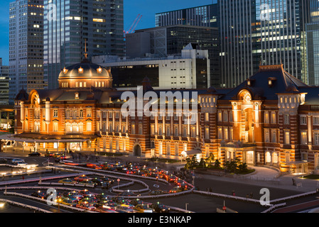 Vista notturna della stazione di Tokyo, Marunouchi lato, Tokyo, Giappone Foto Stock