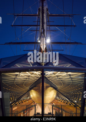 Esterno di vetro del Cutty Sark, Greenwich. Ristrutturato 2012. Foto Stock