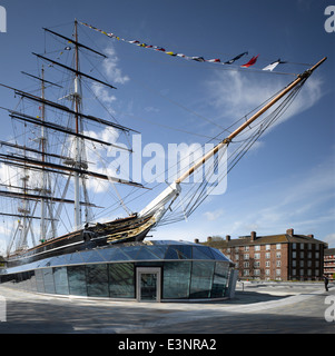 Esterno di vetro del Cutty Sark, Greenwich. Ristrutturato 2012. Foto Stock