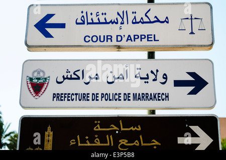 Indicazioni per la prefettura de Police di Marrakech, la stazione di polizia e la Cour d' appel di Marrakech, Marocco Foto Stock
