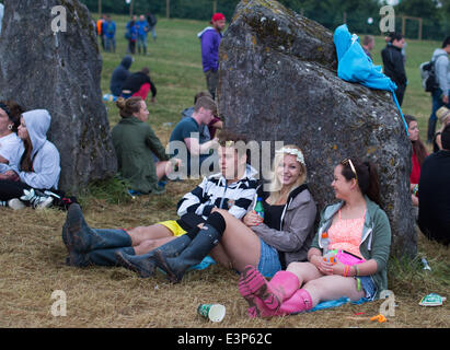 Glastonbury, Somerset, Regno Unito. Il 26 giugno, 2014. I frequentatori del festival al 2014 Glastonbury festival presso l'azienda agricola degna in Somerset. In Europa il più grande festival che inizia ufficialmente il venerdì 27 giugno. Credito: Lloyd/Alamy Live News Foto Stock