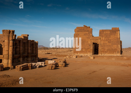 Tempio Apademak (Lion Gate) e Hathor Cappella romana (Kiosk), Naga, Sudan settentrionale Foto Stock