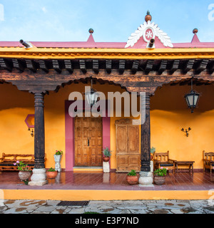 Colonial dimora del XVIII secolo nel centro di San Cristobal de las Casas, Chiapas, Messico. Foto Stock