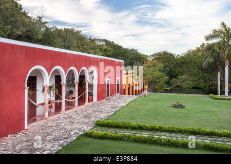 Visualizza off il patio anteriore dell'Hacienda Temozon nello Yucatan, Messico. Foto Stock